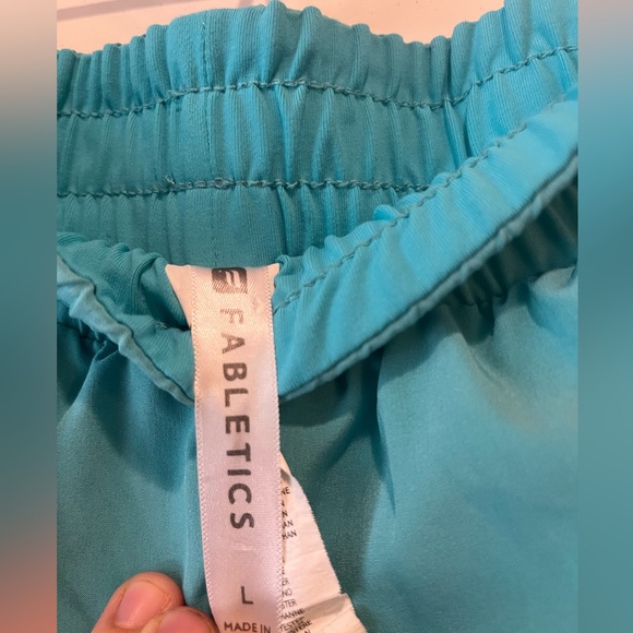 Fabletics L athletic shorts - Picture 3 of 5